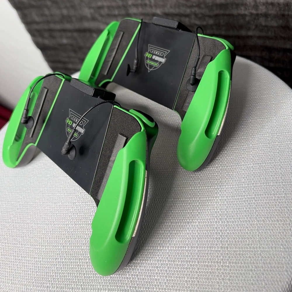 SHINECON Mobile Gaming Controller Grip Set of 2 – Smartphone Gamepads(F115)✨?